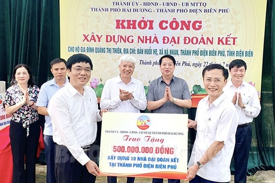 Hơn 1,4 tỷ đồng ủng hộ tỉnh Điện Biên xây nhà "đại đoàn kết"
